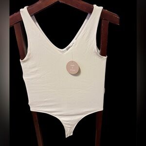 Scoop Neck Sage+Stone  white Bodysuit size M brand new with tags